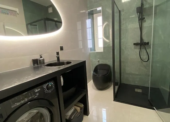 Grand T2 Cours Napoléon A * Ajaccio (Corsica)