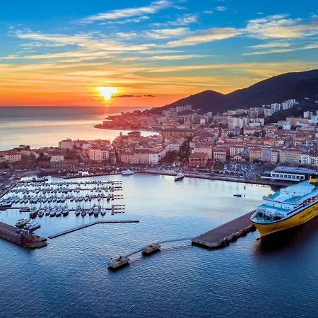 Grand T2 Cours Napoleon A * Ajaccio (Corsica)